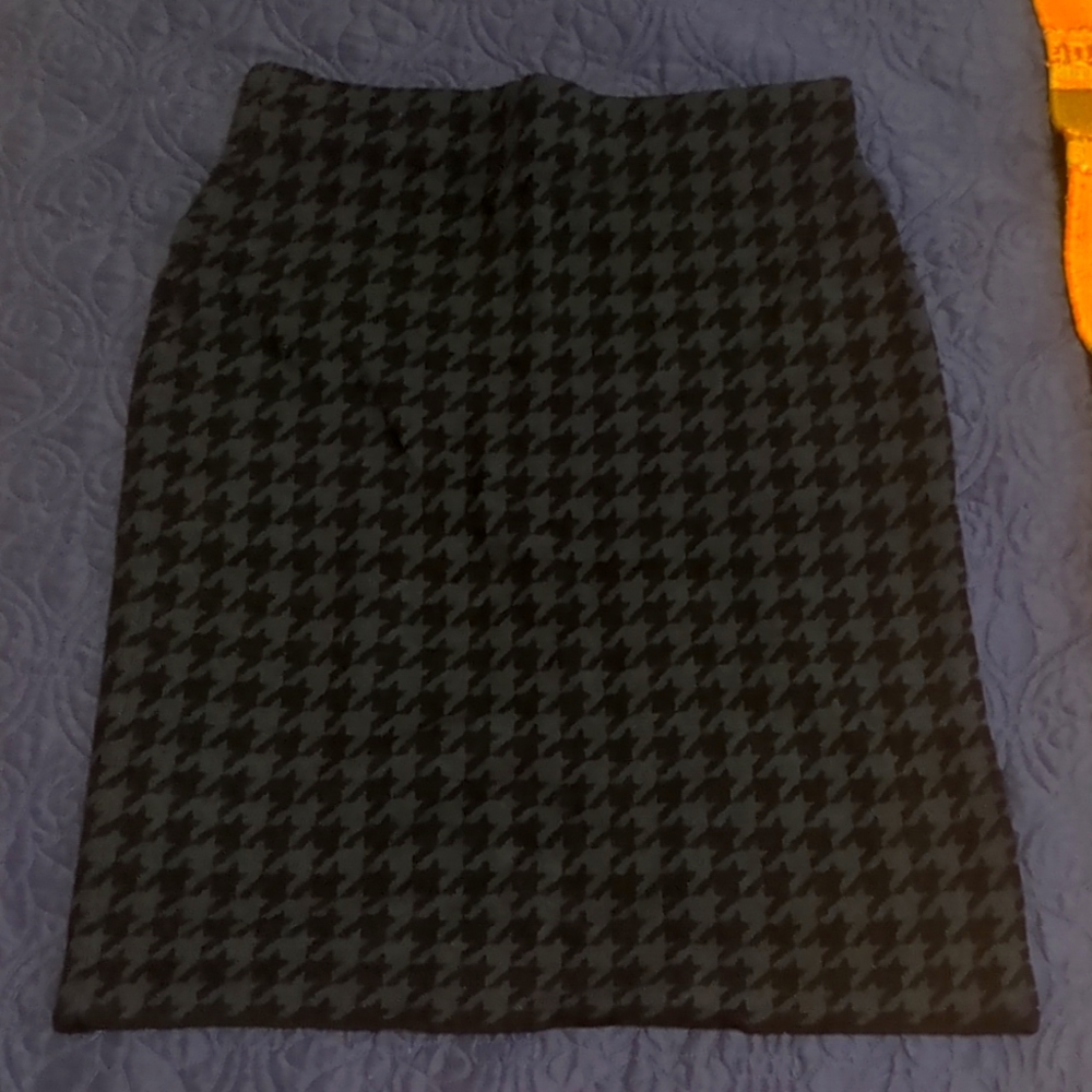 Ann Taylor Elastic Waist Skirt in Size M